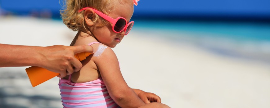  ضد آفتاب چیست؟ ضرورت استفاده از آن و بهترین برند های ضد آفتاب در بازار
